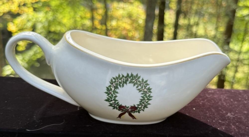 Merry Brite Christmas Wreath Gravy Boat Holiday Home Collection EUC -S1